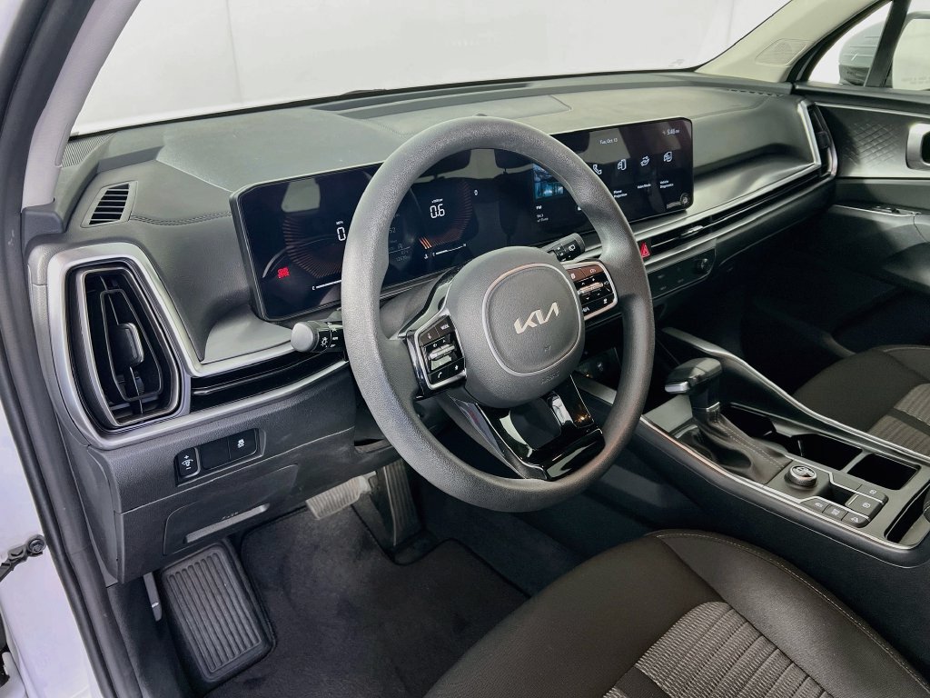 Certified 2025 Kia Sorento LX FWD image 10