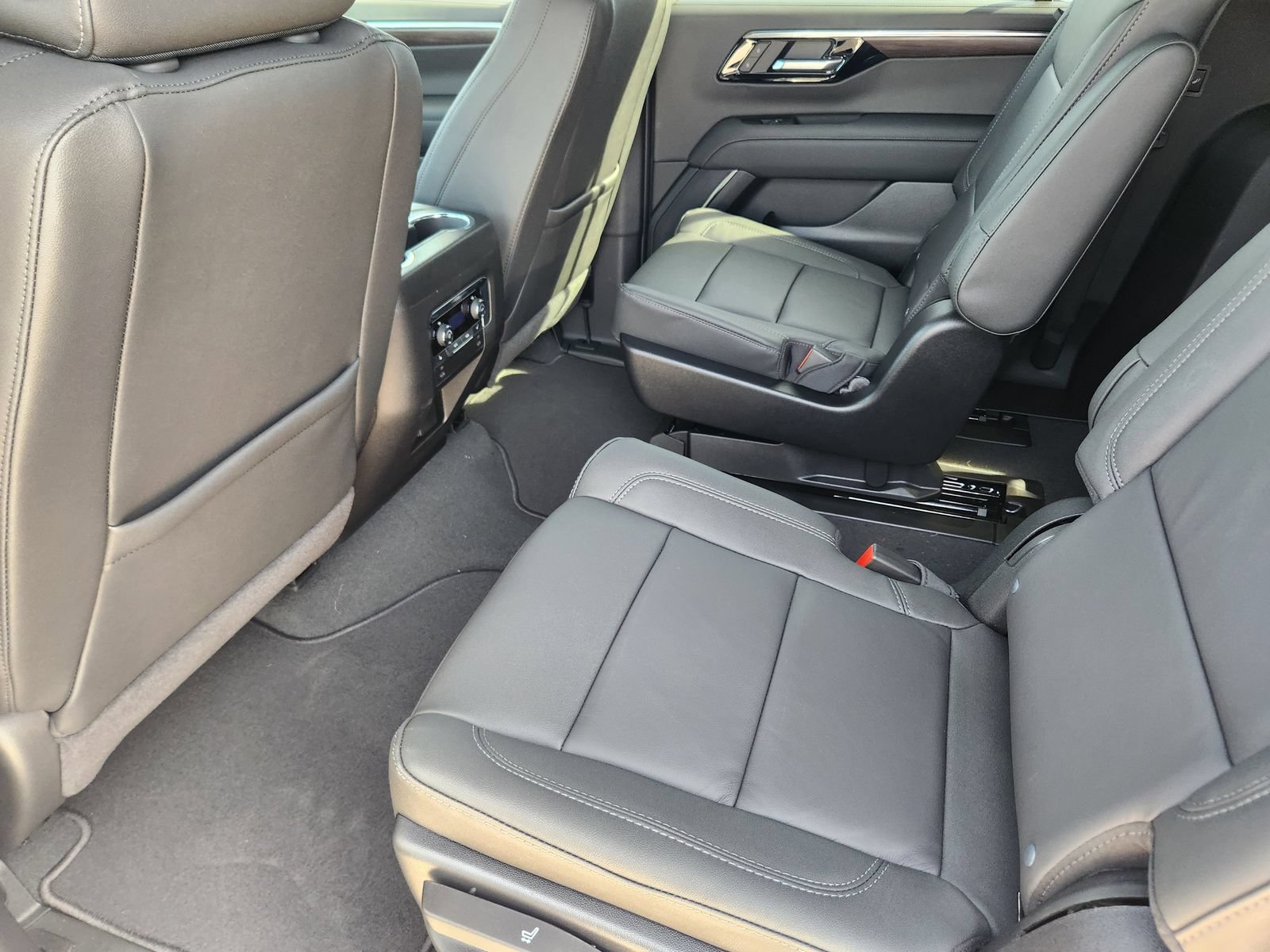 New 2026 Chevrolet Suburban LT w/ Comfort Package RWD image 24