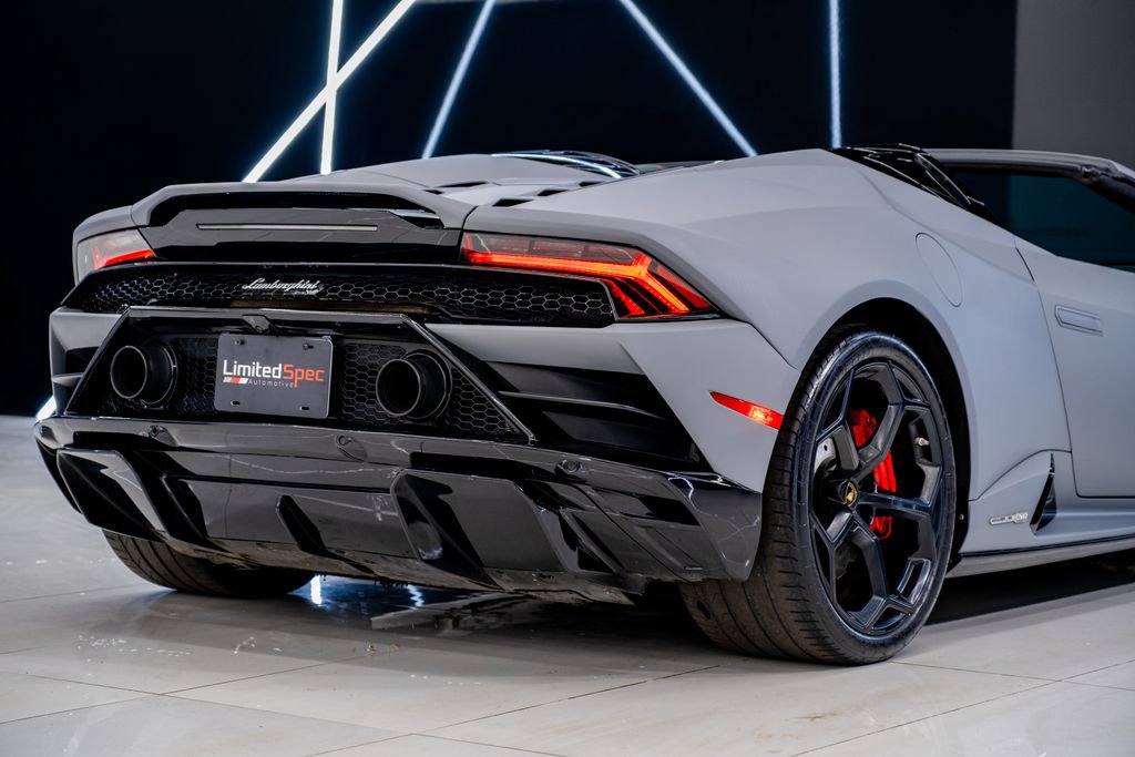 Used 2020 Lamborghini Huracan EVO image 18