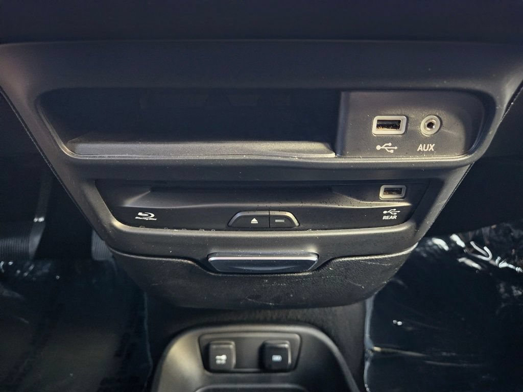 Used 2019 Chrysler Pacifica Touring-L Plus w/ Advanced Safetytec Group FWD image 33