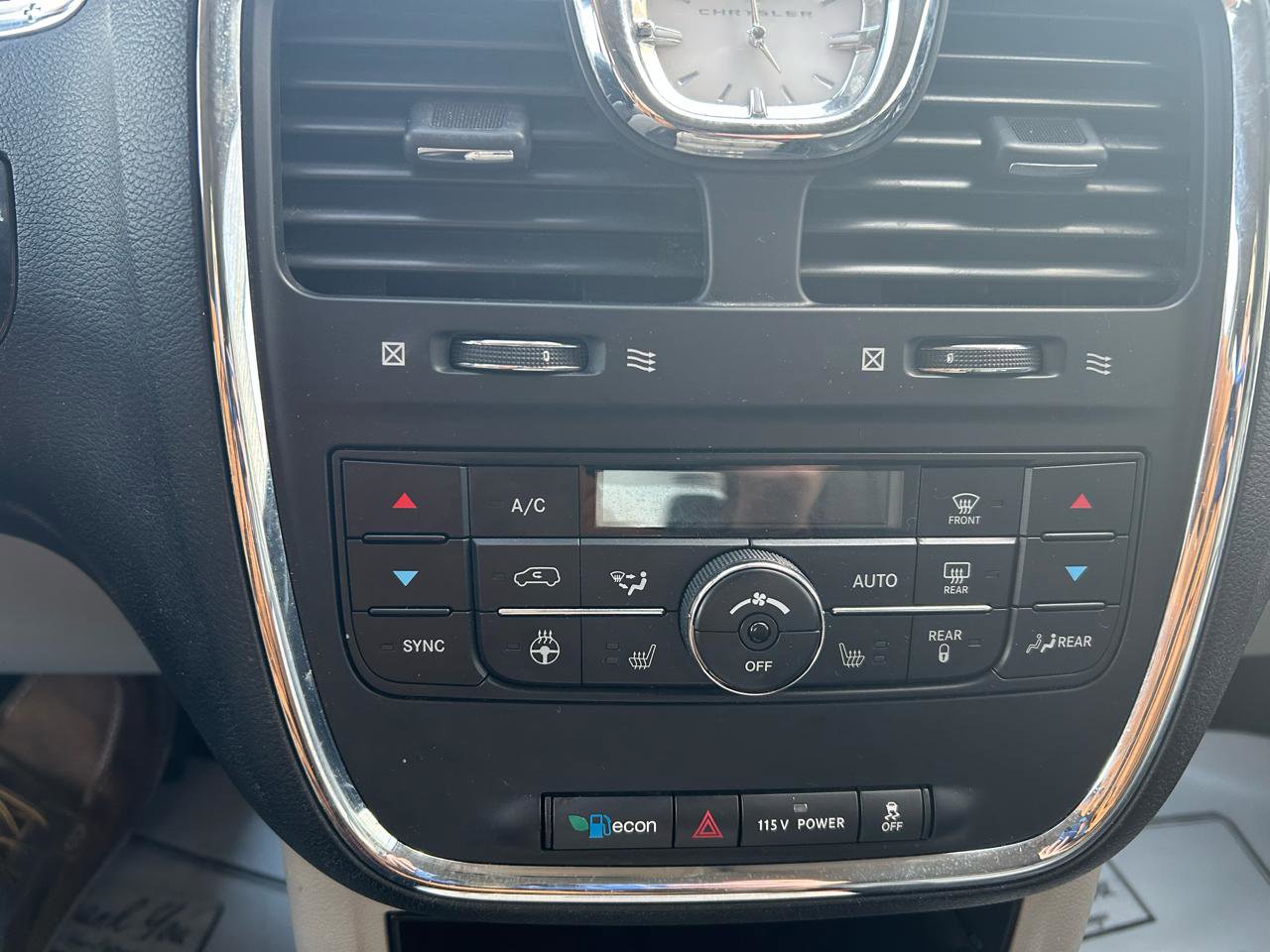 Used 2013 Chrysler Town & Country Touring-L w/ Driver Convenience Group image 24