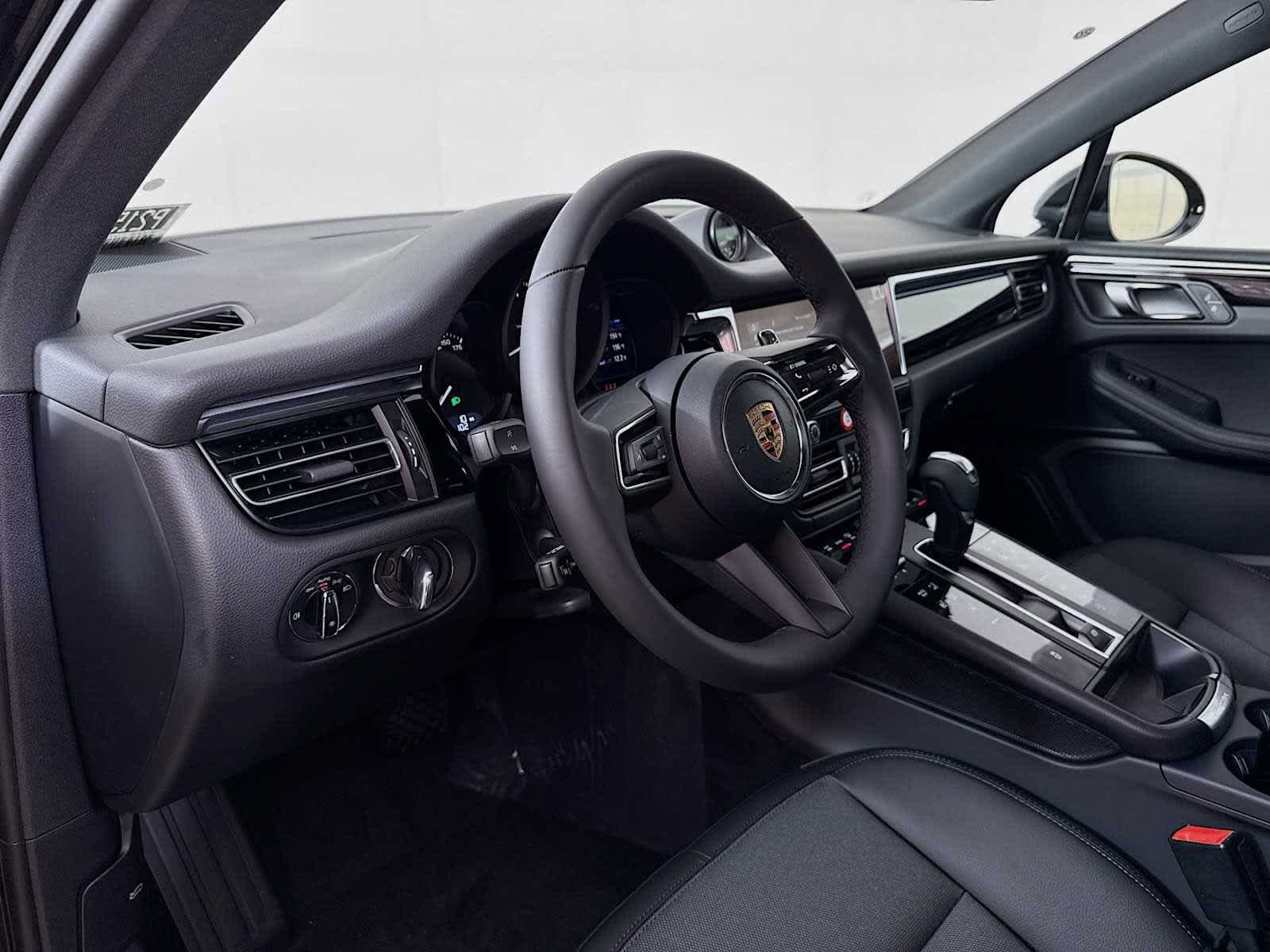 New 2026 Porsche Macan AWD/4WD image 4