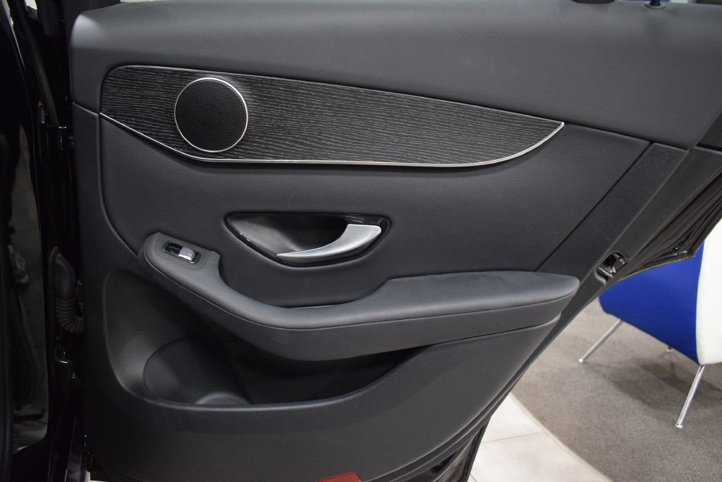 Used 2022 Mercedes-Benz GLC 300 4MATIC image 16