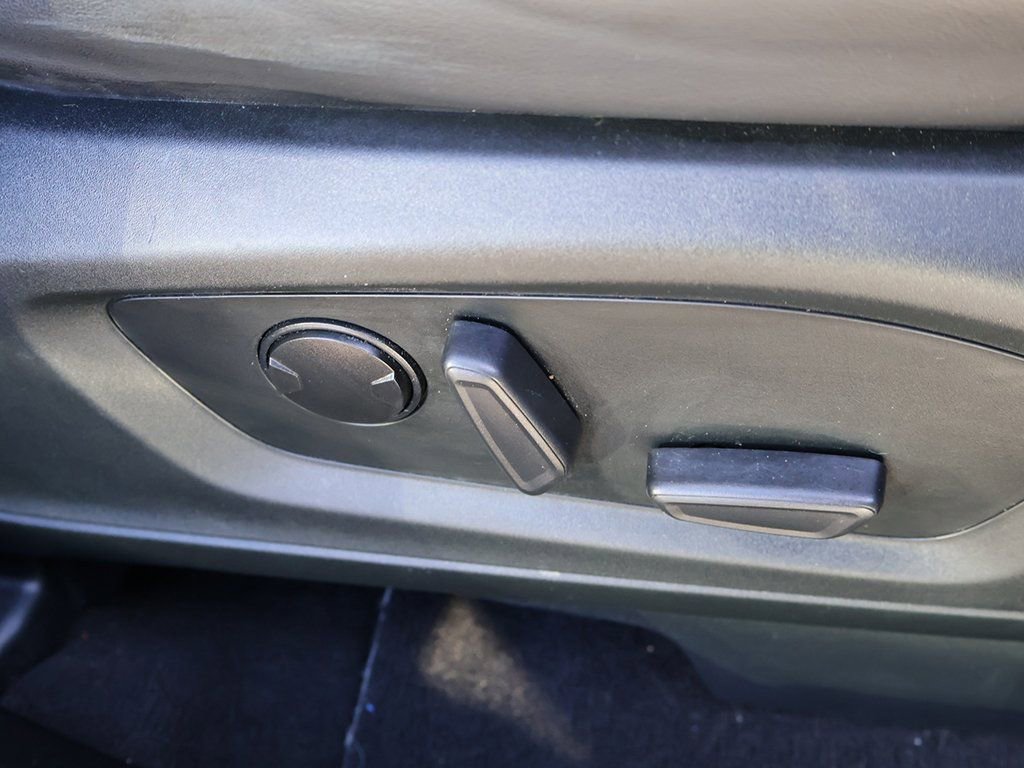 Used 2023 Ford Explorer XLT w/ Equipment Group 202A RWD image 32