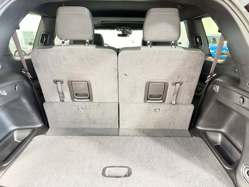 New 2025 Jeep Grand Cherokee L Laredo image 18