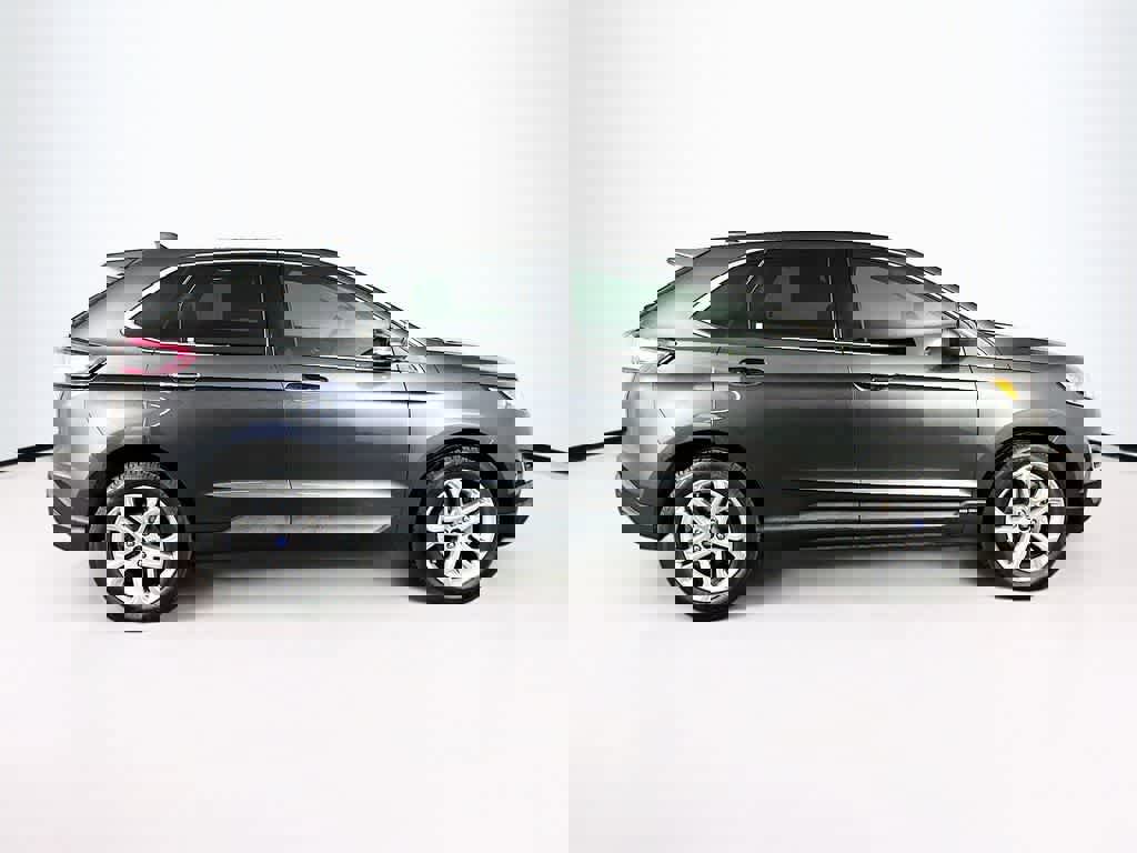 Certified 2018 Ford Edge Titanium w/ Equipment Group 301A image 25
