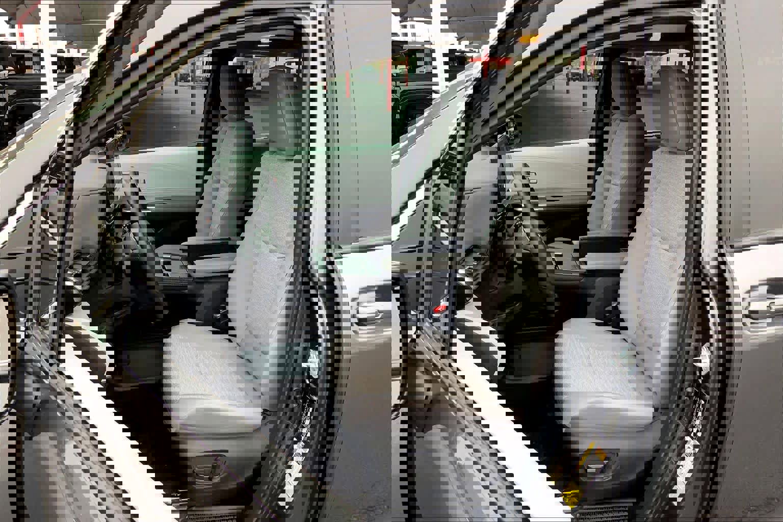 Used 2025 Toyota Sienna LE image 8