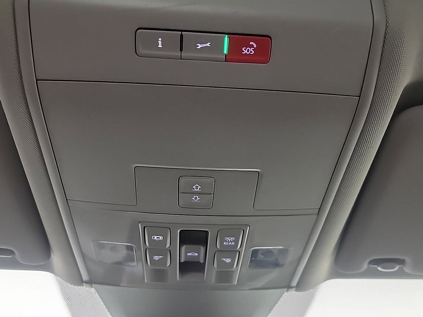 Used 2022 Volkswagen Atlas SEL R-Line image 31