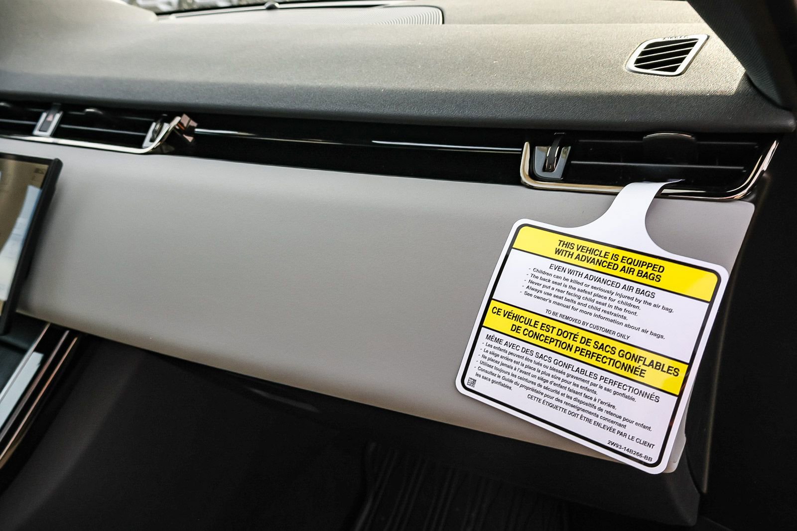 New 2026 Land Rover Range Rover Evoque Dynamic SE image 18