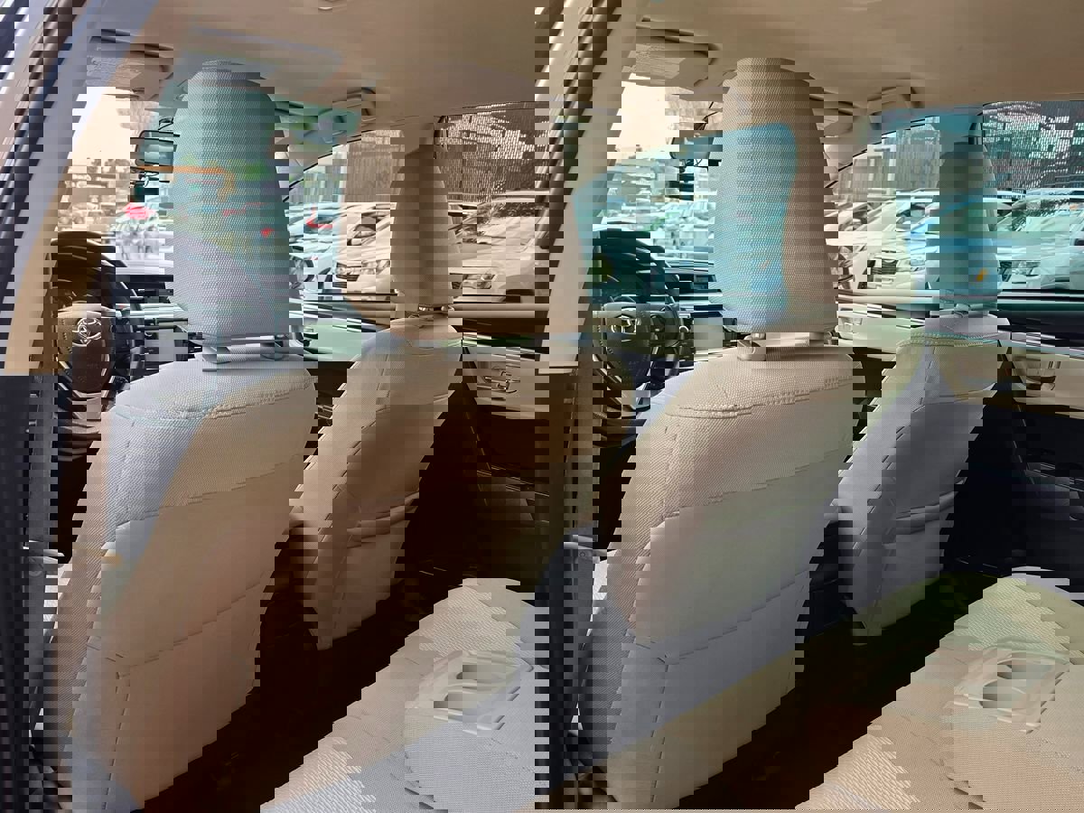 Used 2016 Toyota Corolla LE FWD image 23