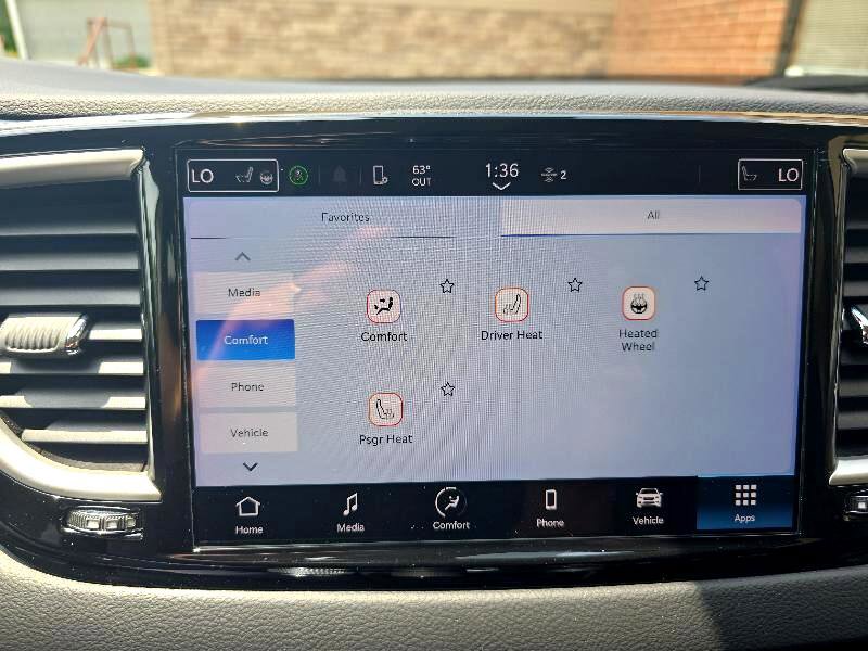 Used 2024 Chrysler Pacifica Touring-L image 15