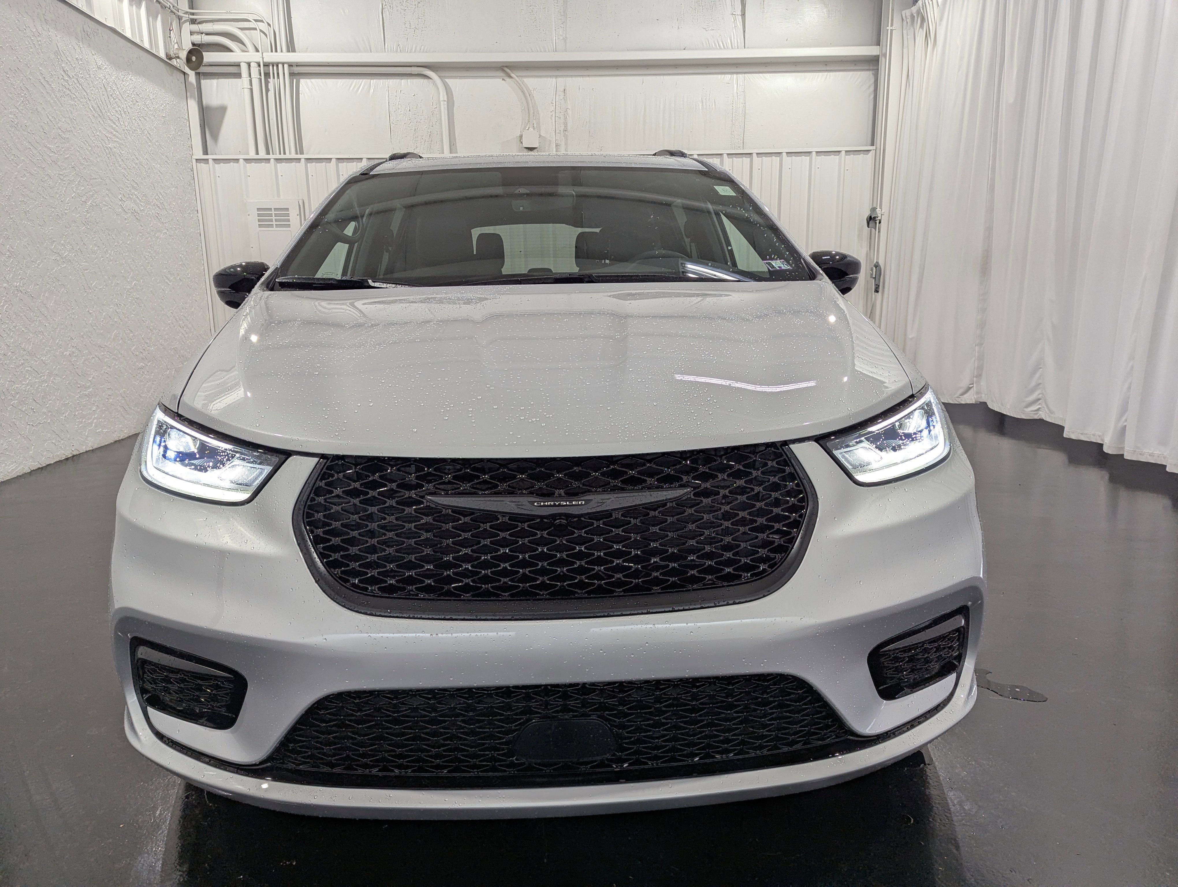 New 2026 Chrysler Pacifica Select w/ S Appearance Package FWD image 4