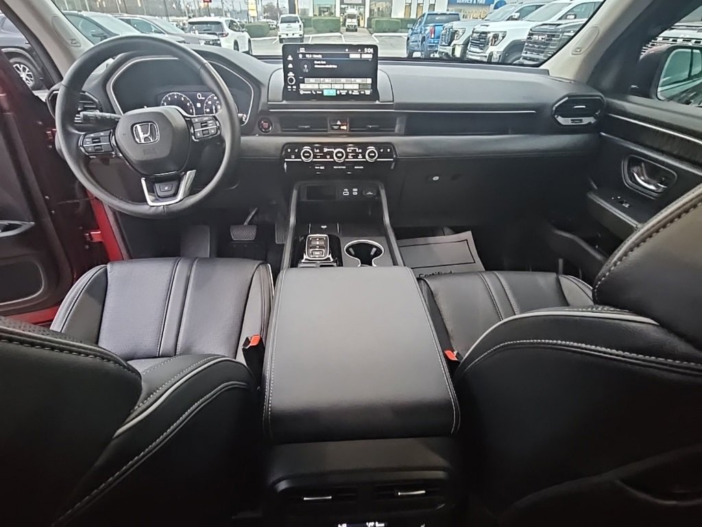 Used 2025 Honda Pilot Elite image 16