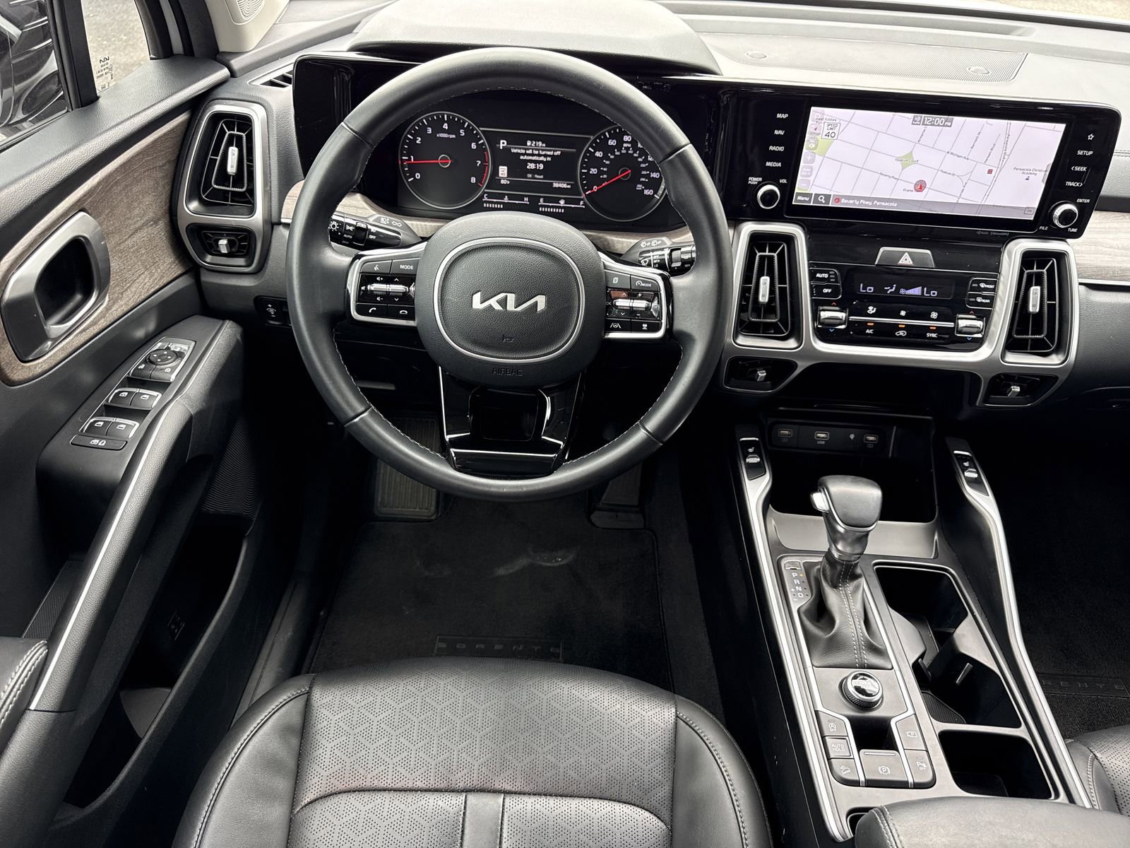 Used 2022 Kia Sorento EX w/ Panoramic Sunroof Package image 18