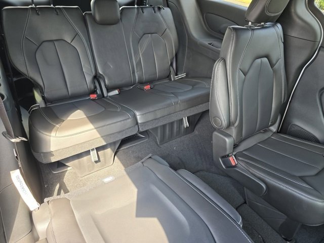 New 2026 Chrysler Pacifica Select image 28