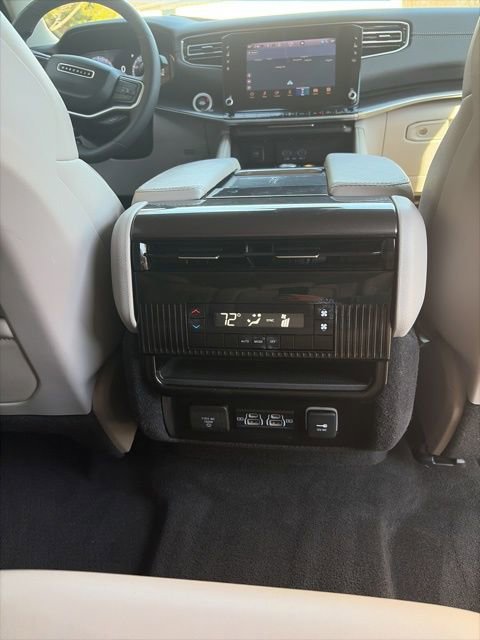 Used 2023 Jeep Wagoneer L 4WD image 25
