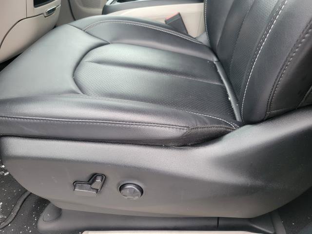 Used 2024 Chrysler Pacifica Select image 9