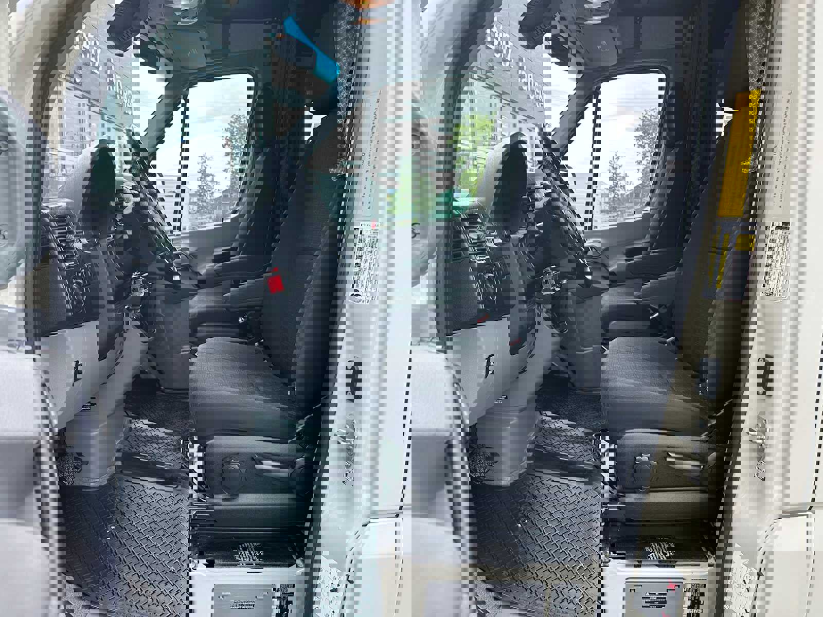 Used 2018 Mercedes-Benz Sprinter 2500 image 25