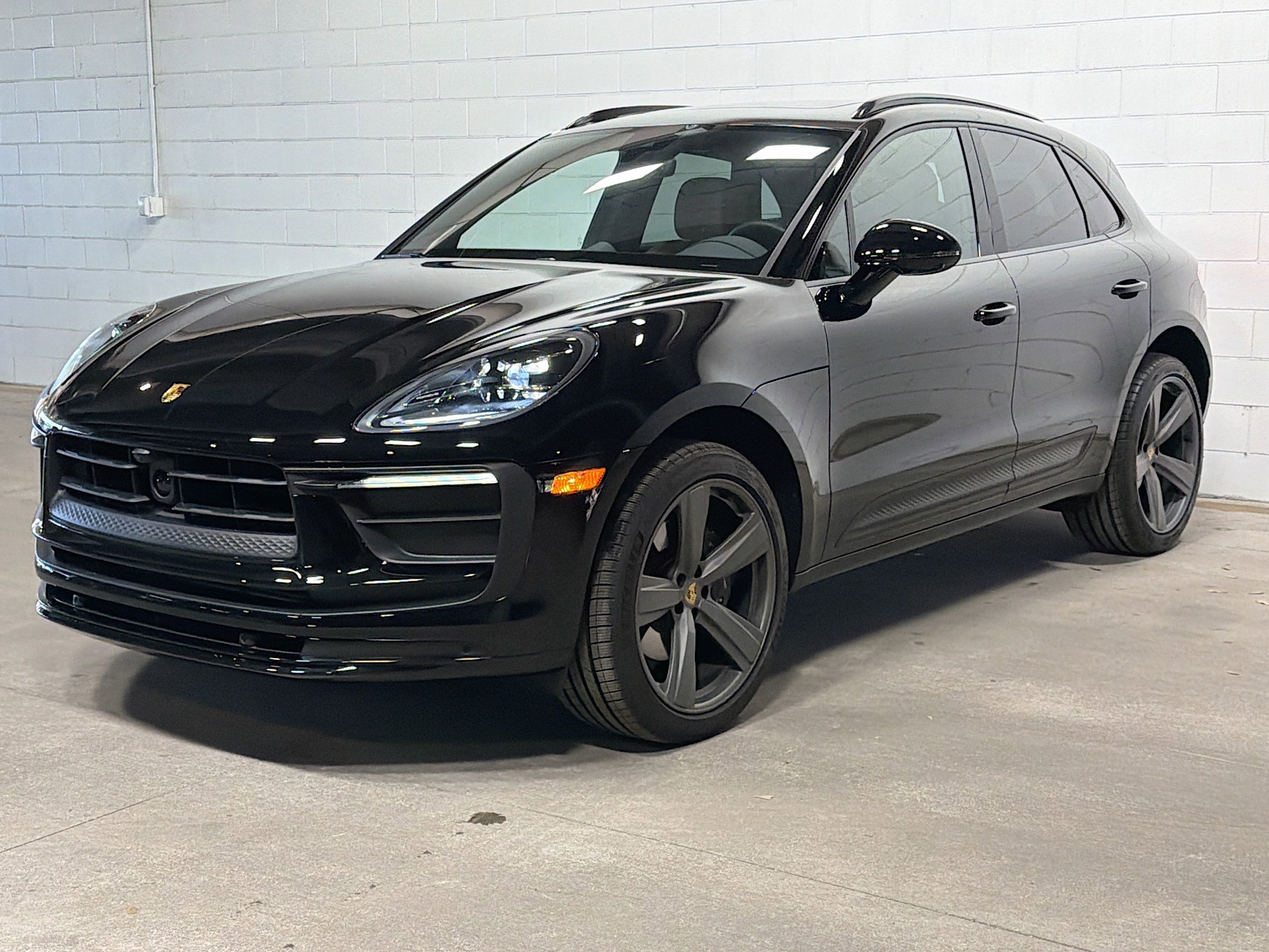 Certified 2026 Porsche Macan image 1
