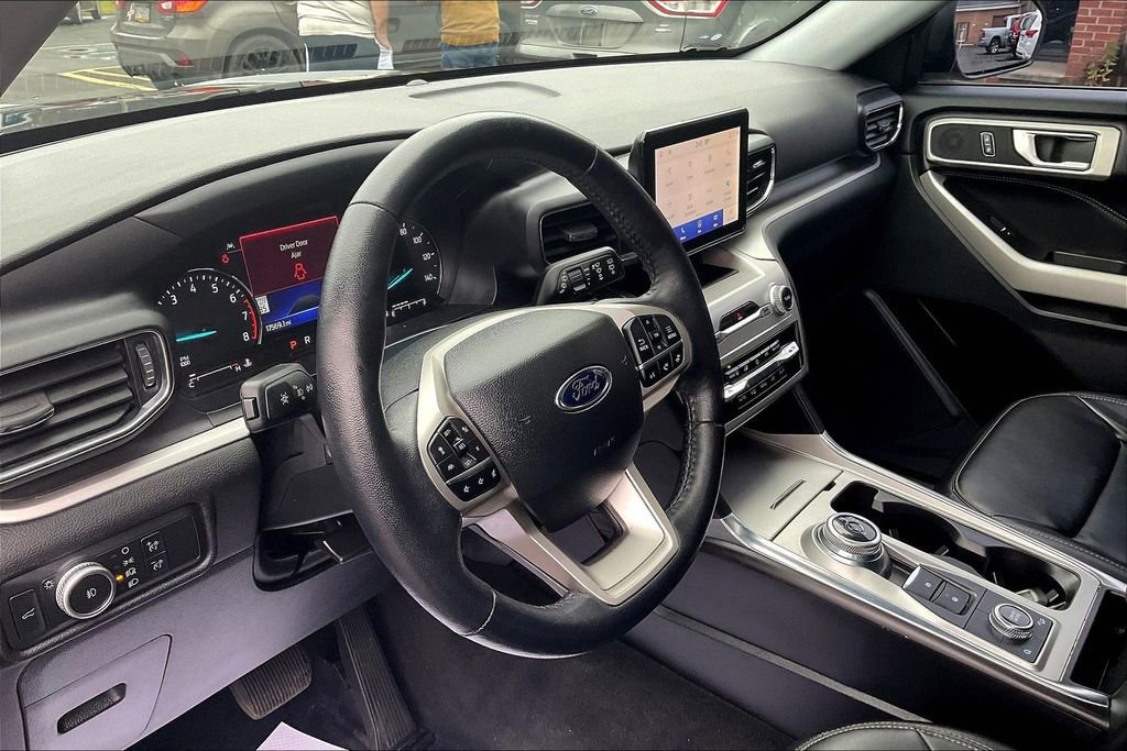 Used 2022 Ford Explorer XLT w/ Equipment Group 202A image 13