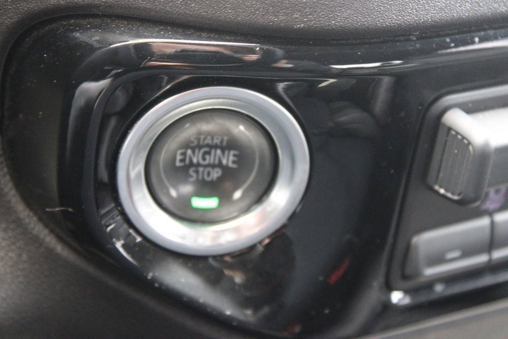 Used 2025 GMC Sierra 1500 SLT AWD/4WD image 39