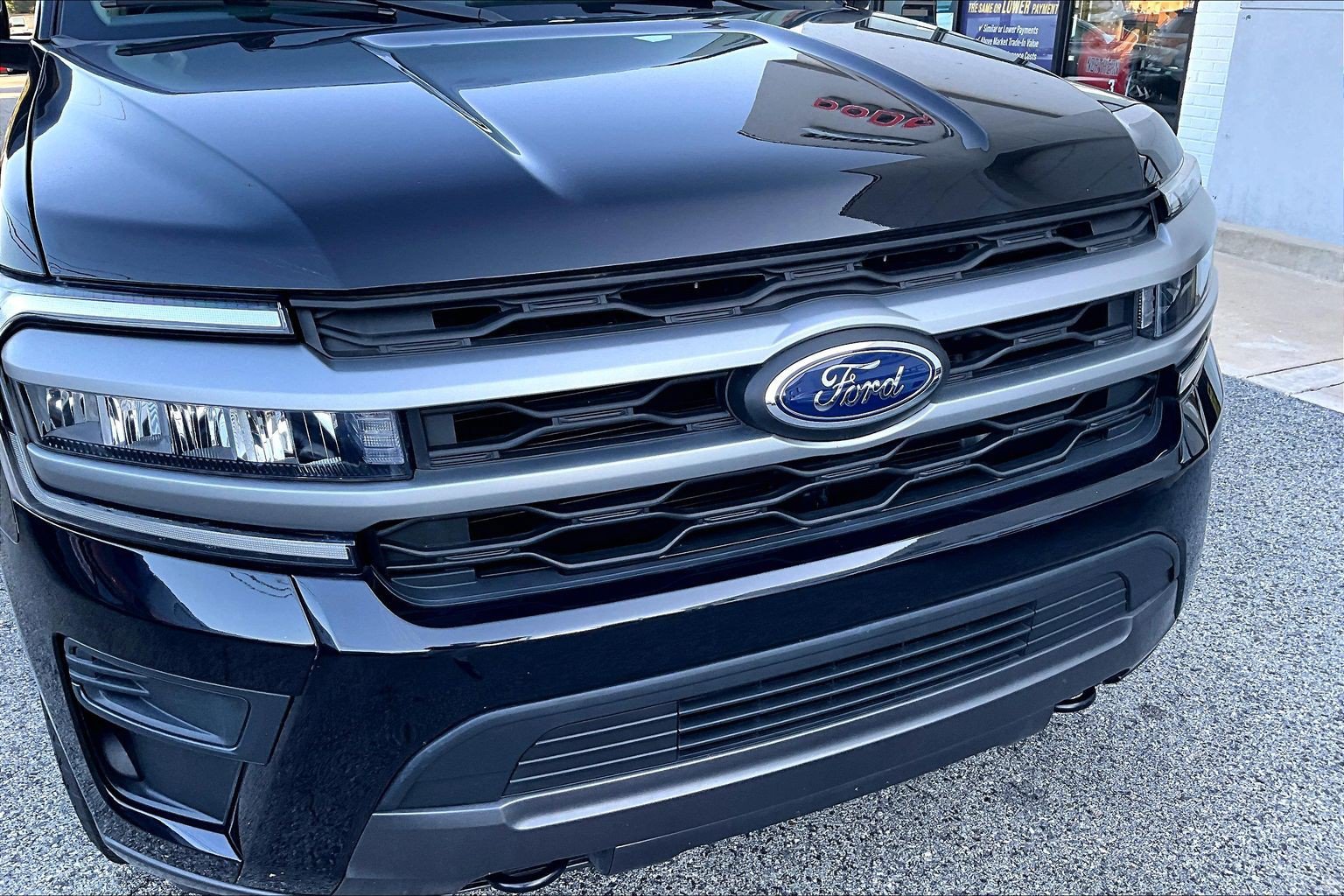 Used 2023 Ford Expedition XLT AWD/4WD image 27