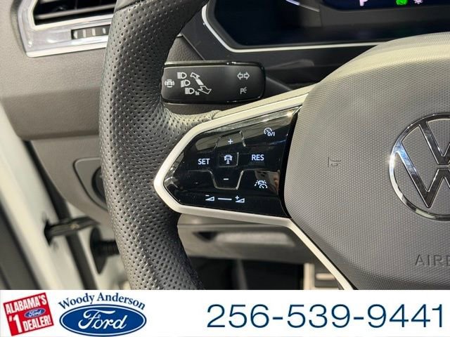 Used 2024 Volkswagen Tiguan SEL R-Line image 11