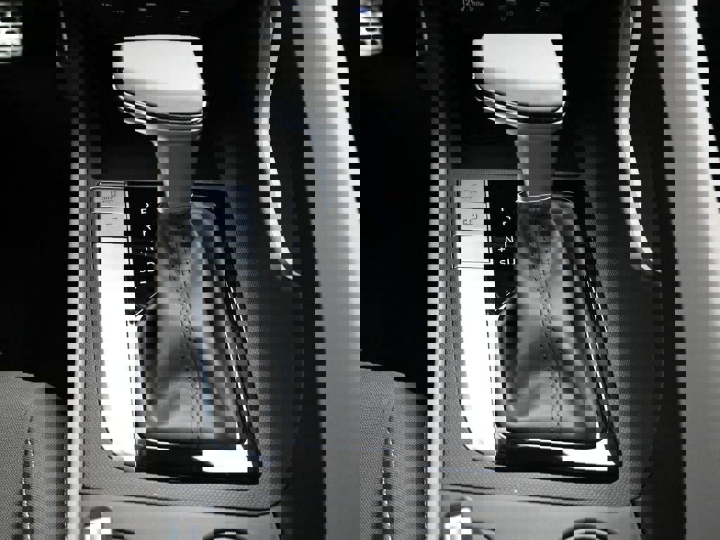 New 2025 Hyundai Elantra Sport image 17