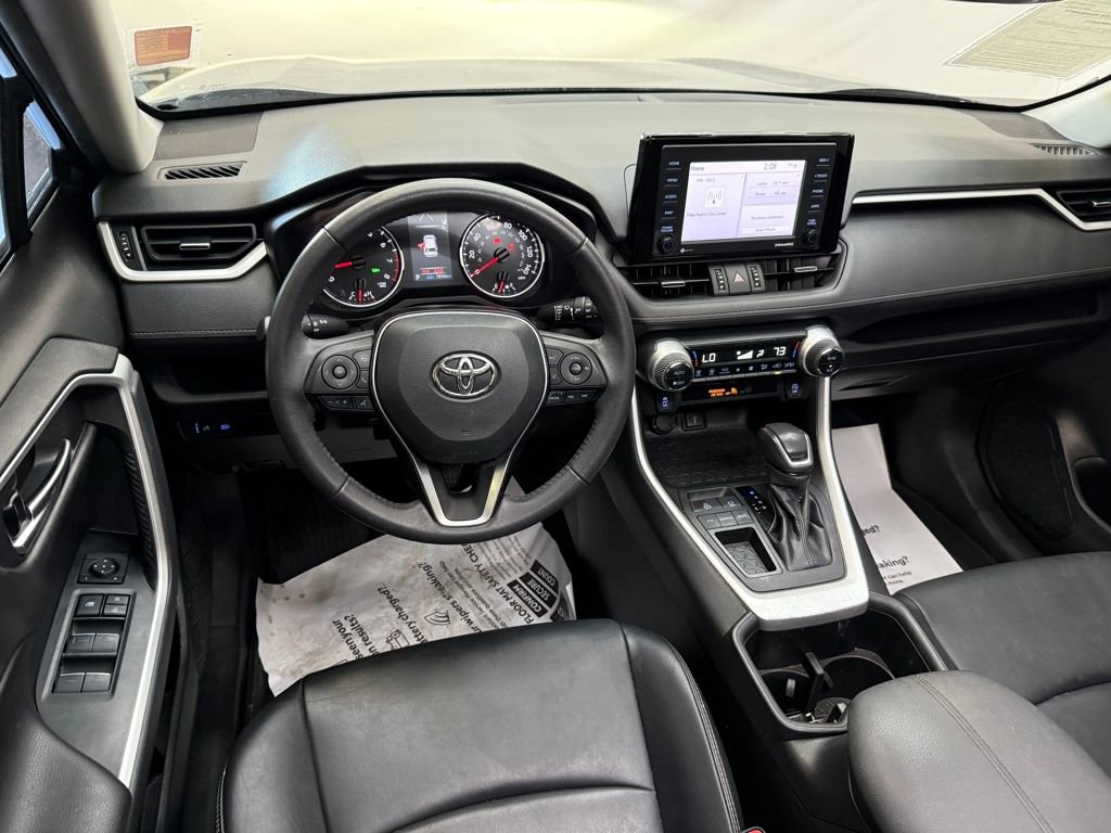 Used 2022 Toyota RAV4 XLE Premium image 12