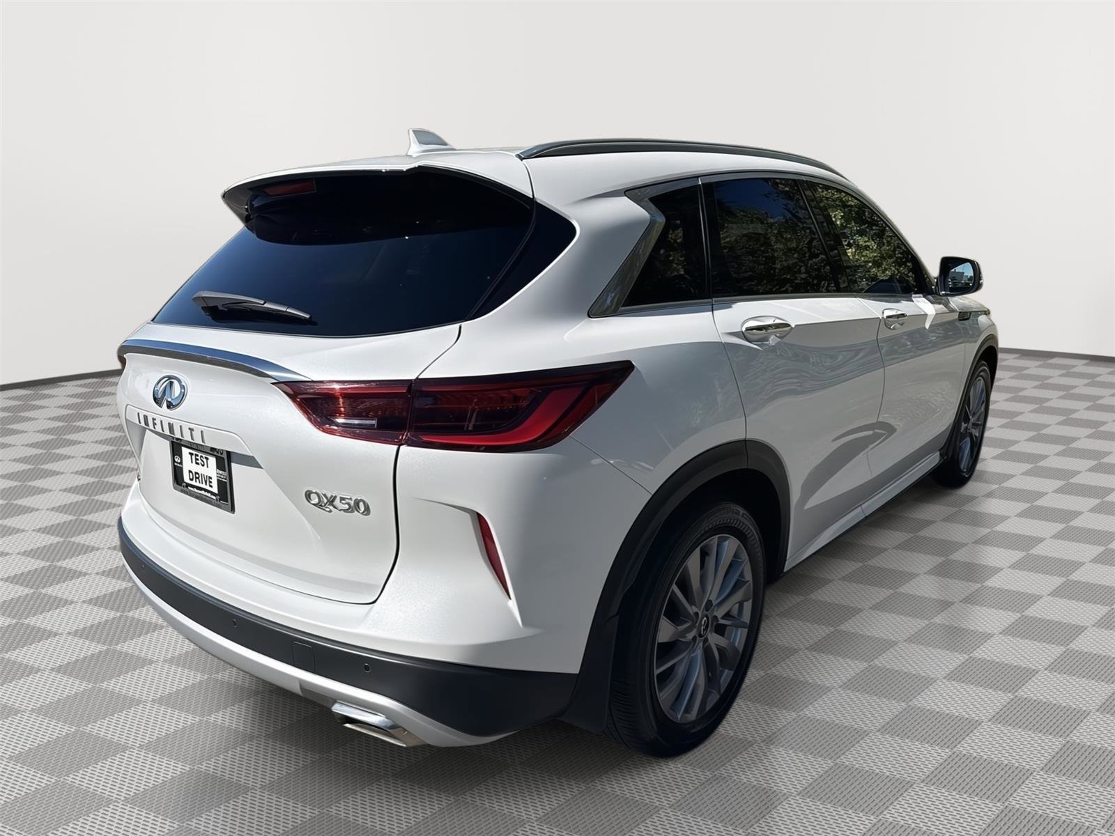 Certified 2025 INFINITI QX50 Luxe image 5