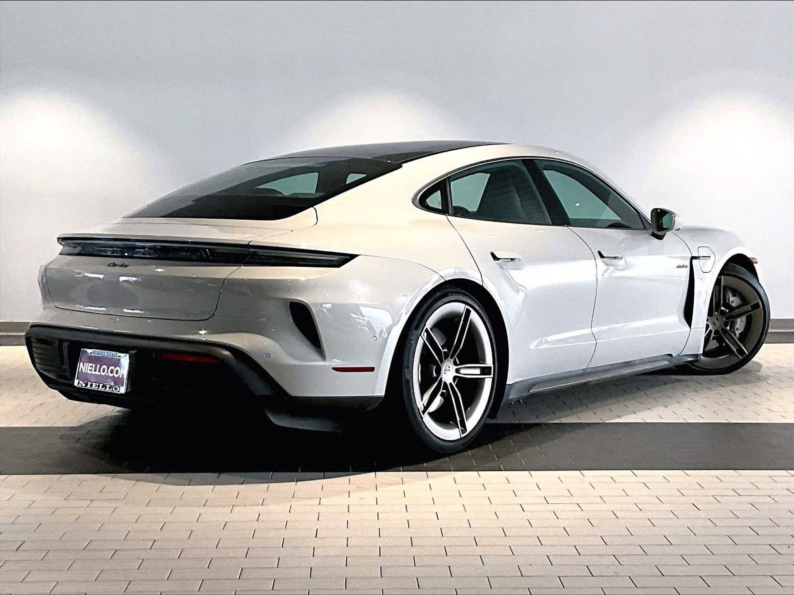 Used 2025 Porsche Taycan Turbo image 10