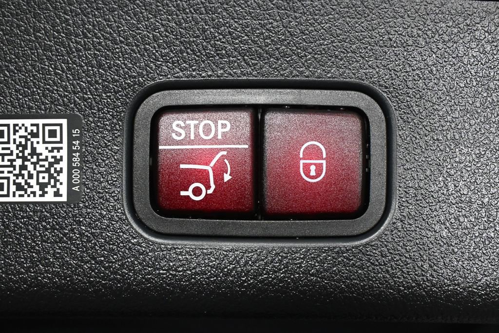 Certified 2025 Mercedes-Benz GLC 300 image 30