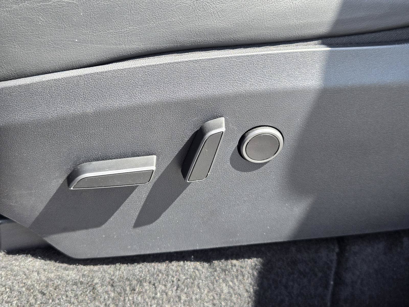 Used 2023 Tesla Model Y 2WD image 20