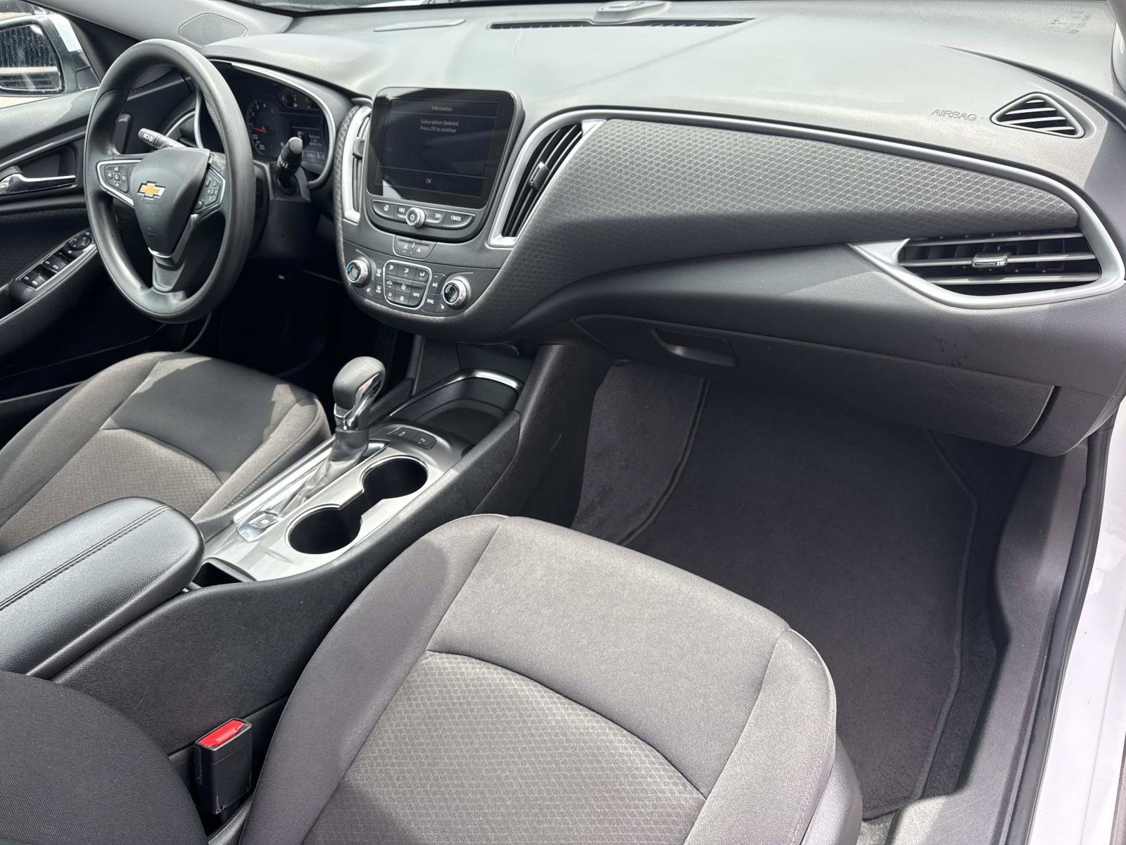 Used 2025 Chevrolet Malibu LT FWD image 11