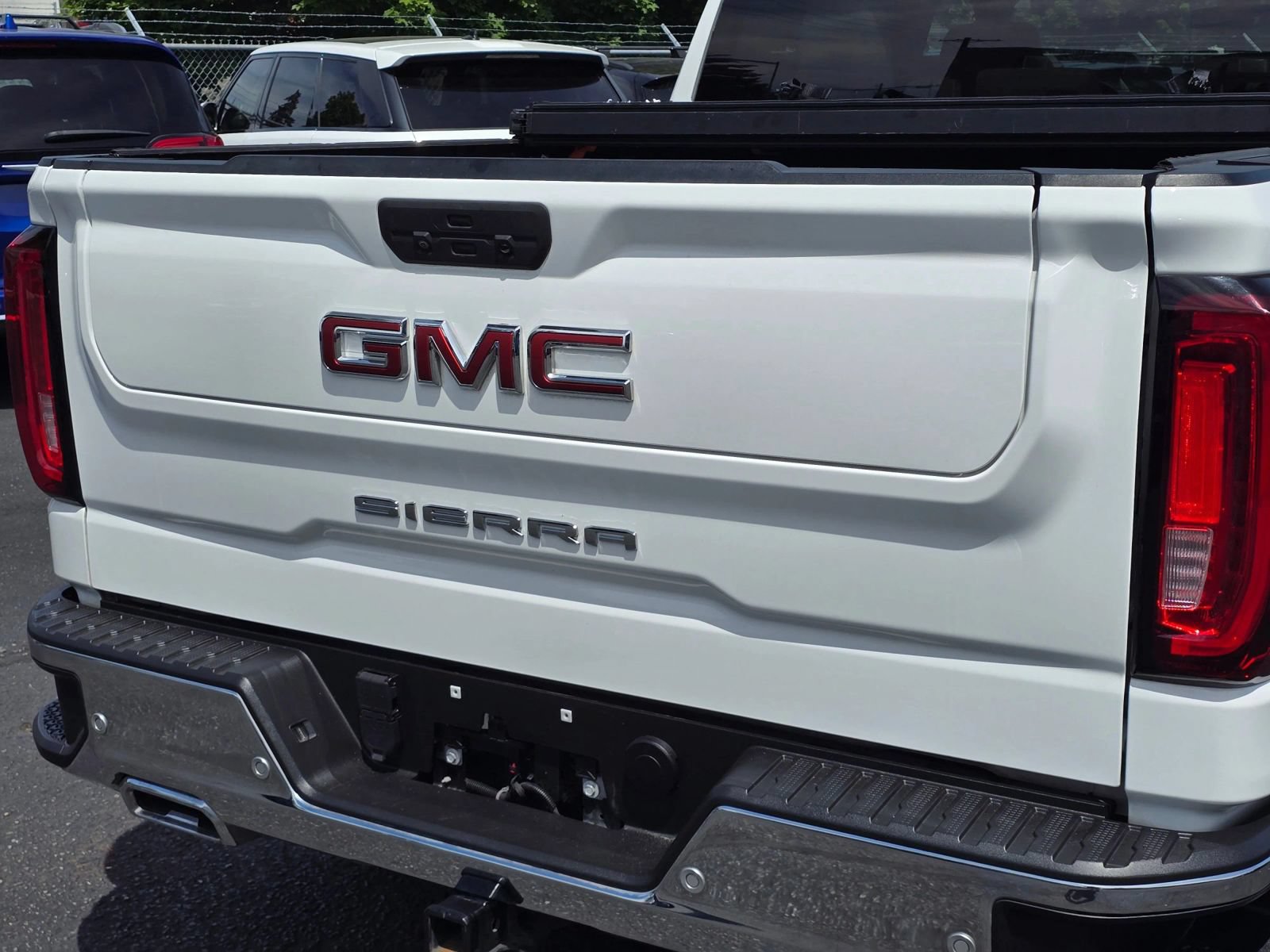 Used 2020 GMC Sierra 1500 SLT w/ Driver Alert Package II AWD/4WD image 14