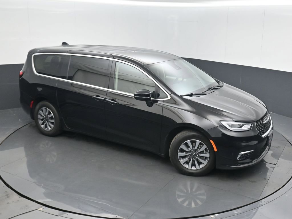 Certified 2024 Chrysler Pacifica Select image 36