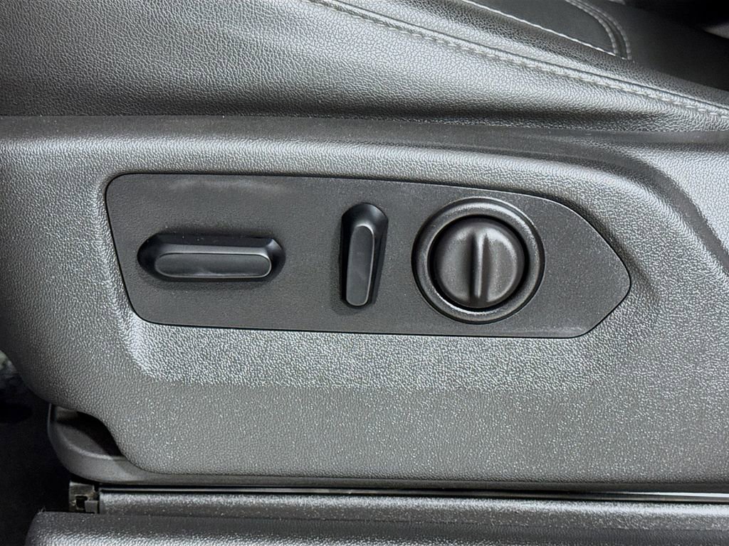 Used 2021 Chevrolet Silverado 2500 LTZ w/ LTZ Convenience Package image 14