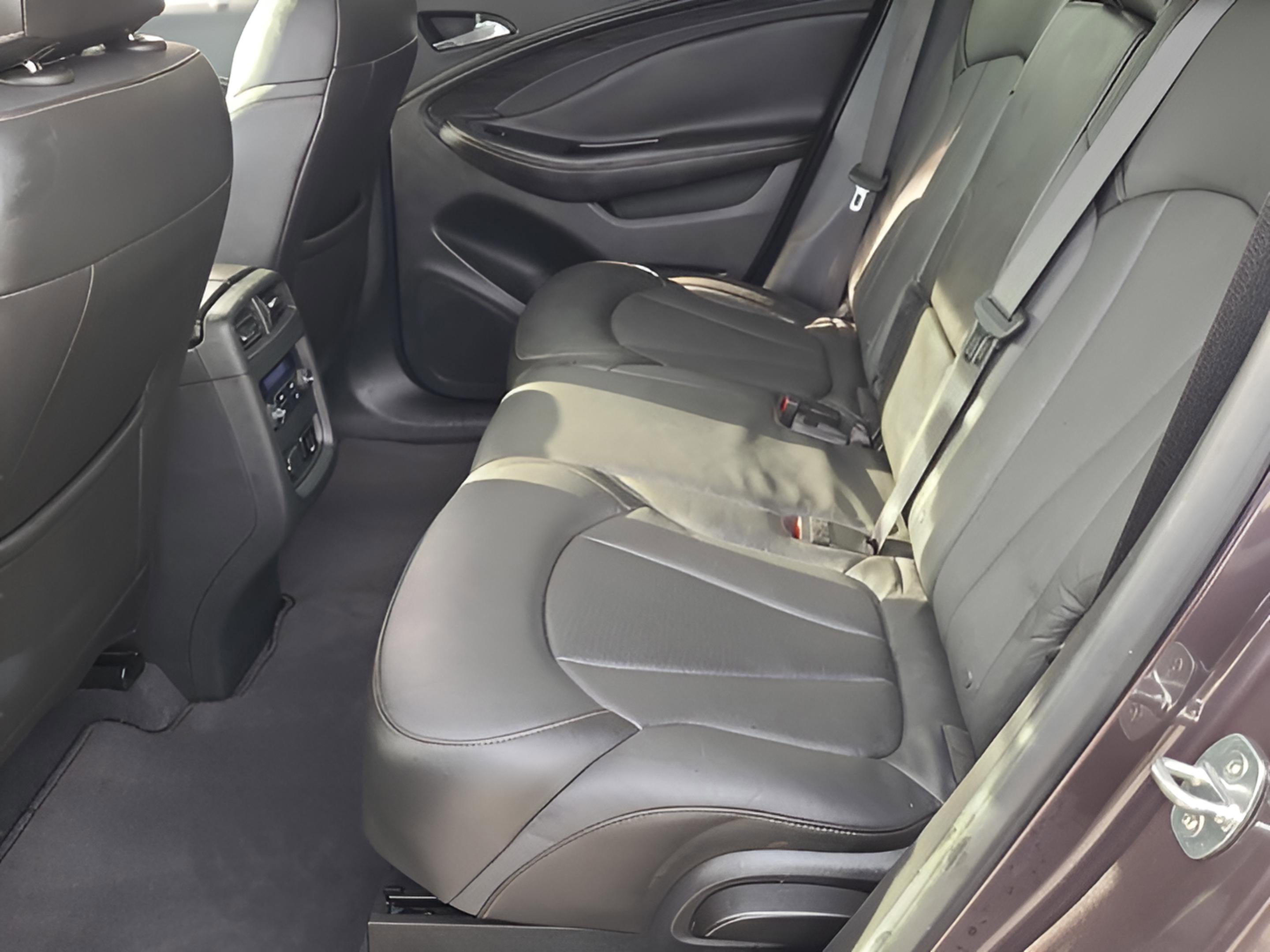 Used 2017 Buick Envision Essence image 8