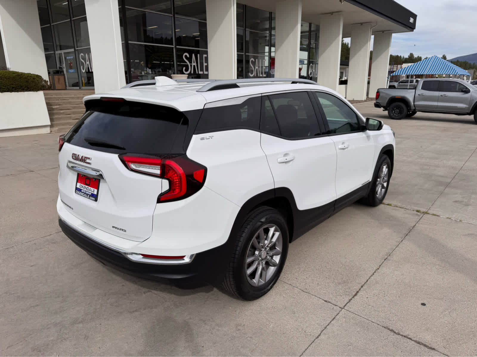 Used 2024 GMC Terrain SLT image 5