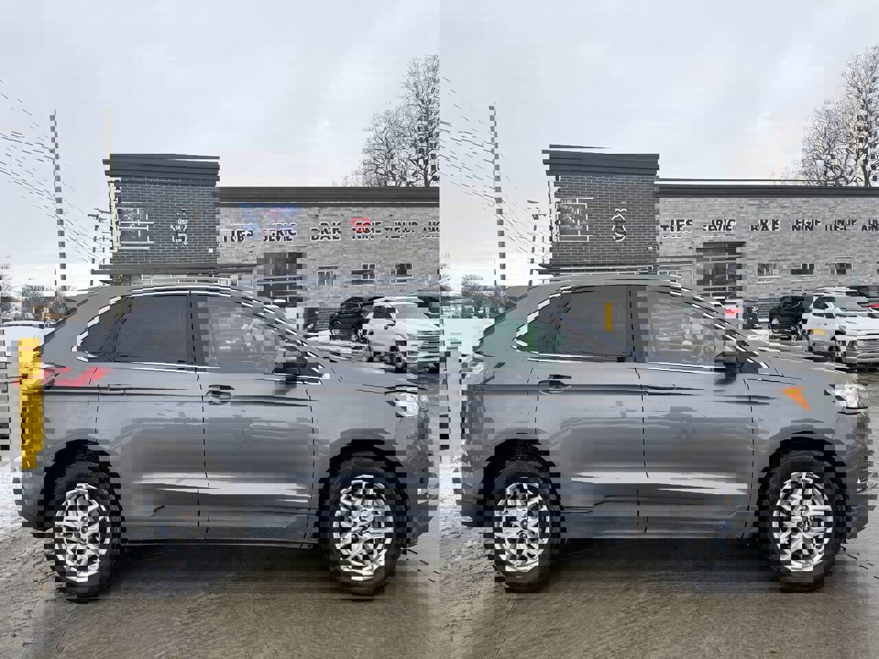 Used 2021 Ford Edge SEL w/ Cargo Accessory Package image 7