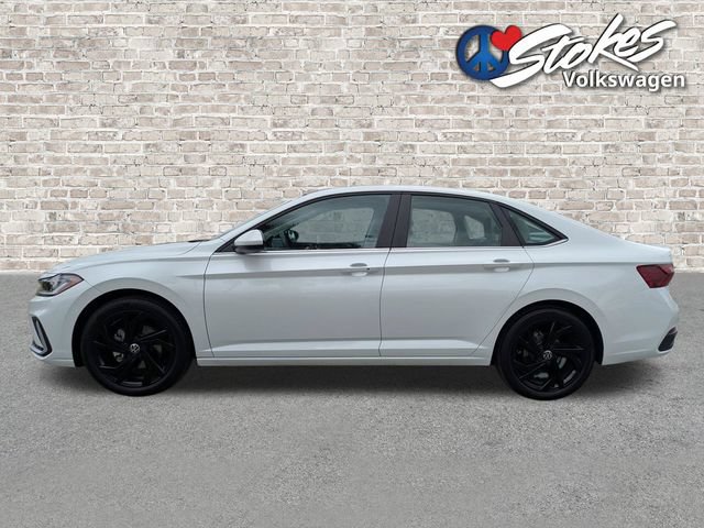 Certified 2025 Volkswagen Jetta SE FWD image 7