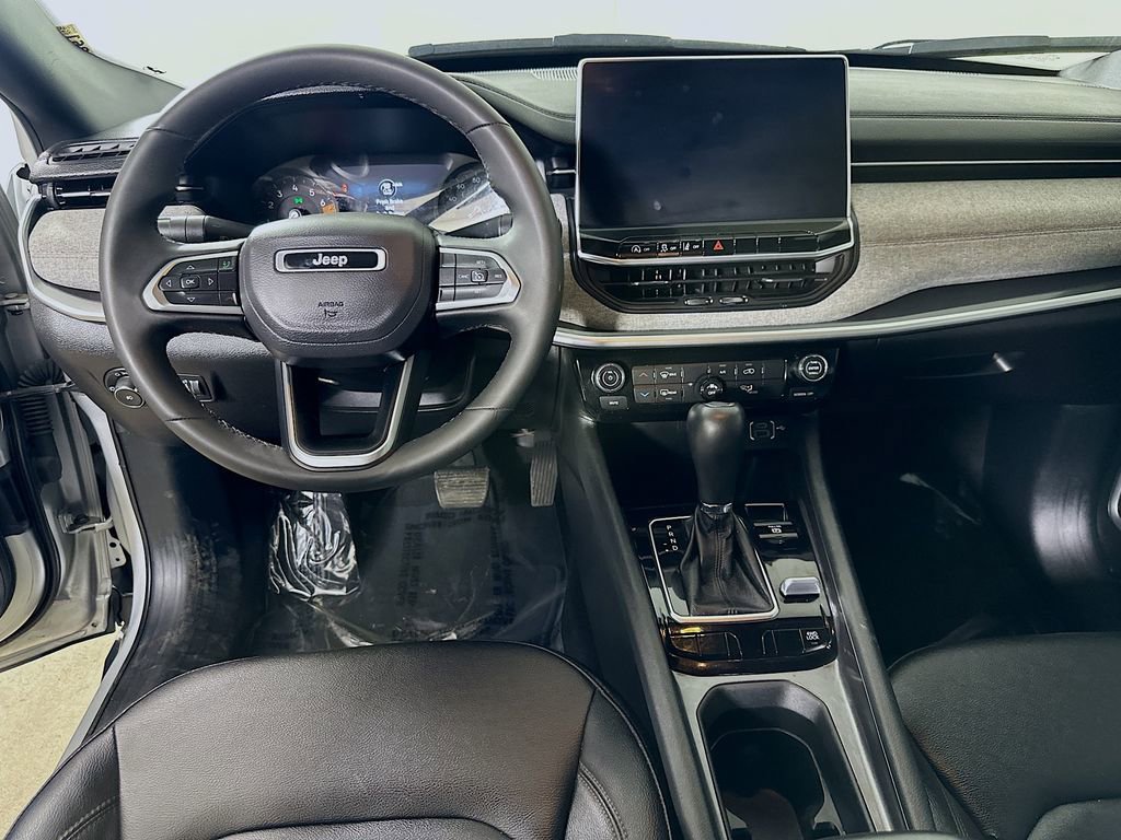 Used 2024 Jeep Compass Latitude image 17