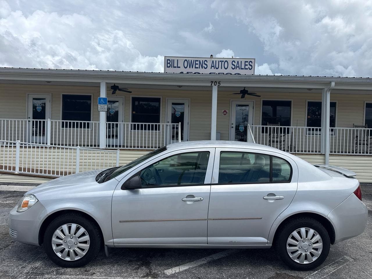 Used 2005 Chevrolet Cobalt Sedan FWD image 2