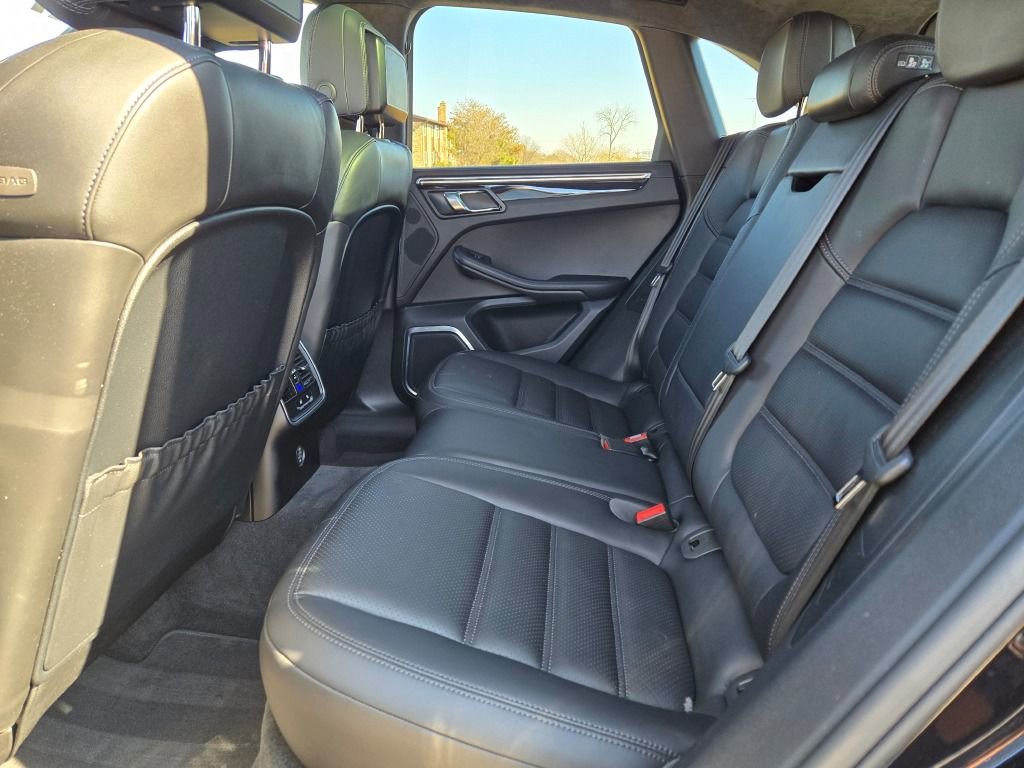 Used 2017 Porsche Macan Turbo image 34