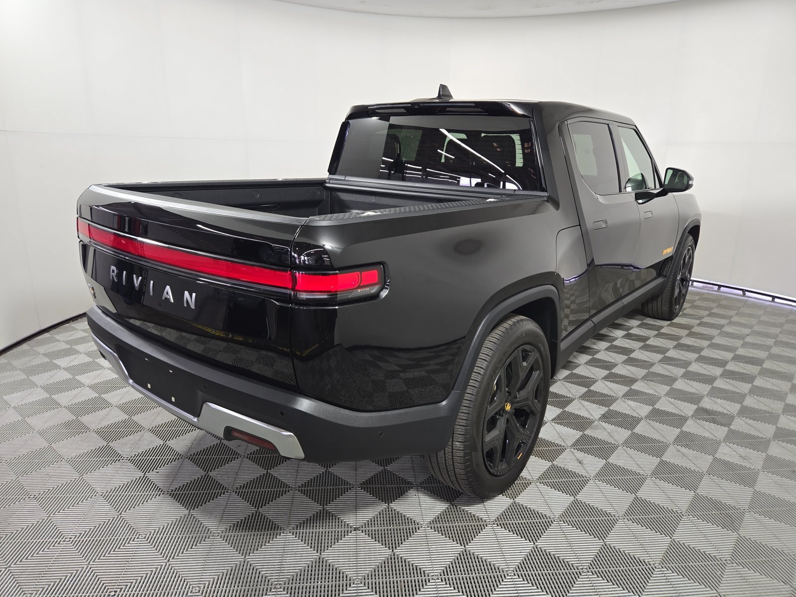 Used 2024 Rivian R1T Adventure Quad AWD/4WD image 5