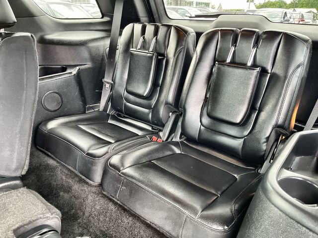 Used 2017 Ford Explorer XLT w/ Equipment Group 202A AWD/4WD image 27