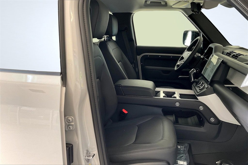 New 2026 Land Rover Defender 110 X-Dynamic SE image 8