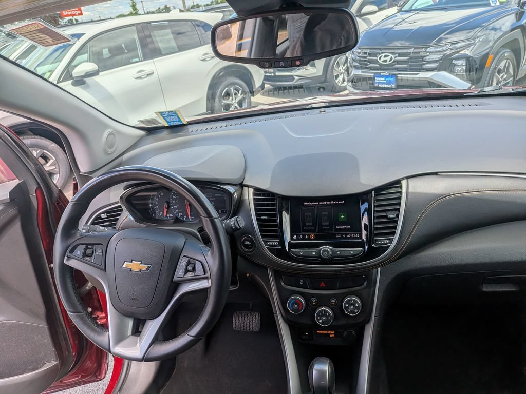 Used 2021 Chevrolet Trax LT w/ Premium Seat Package AWD/4WD image 7