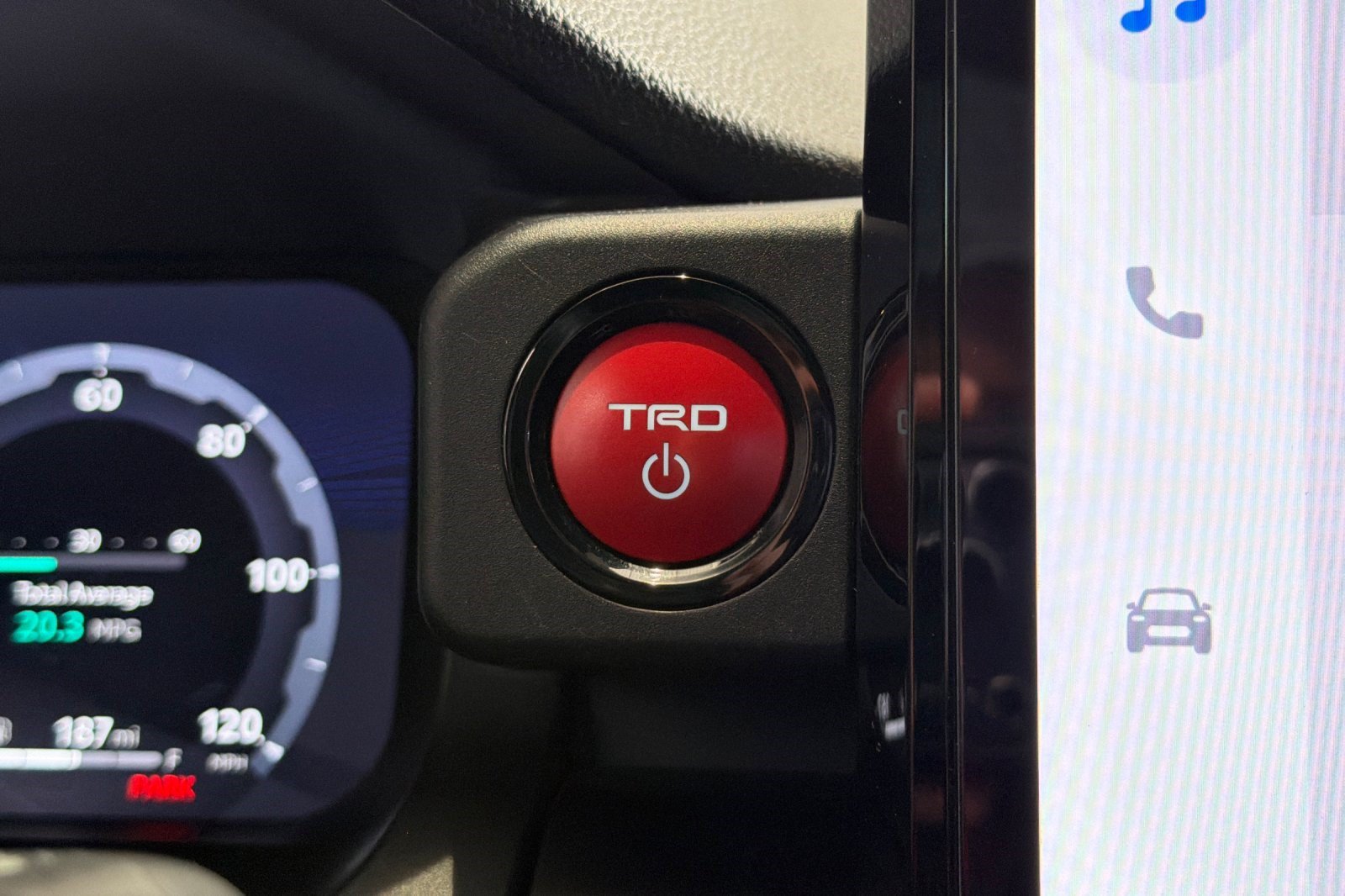 Used 2025 Toyota 4Runner TRD Off-Road Premium w/ Tow Technology Package AWD/4WD image 28