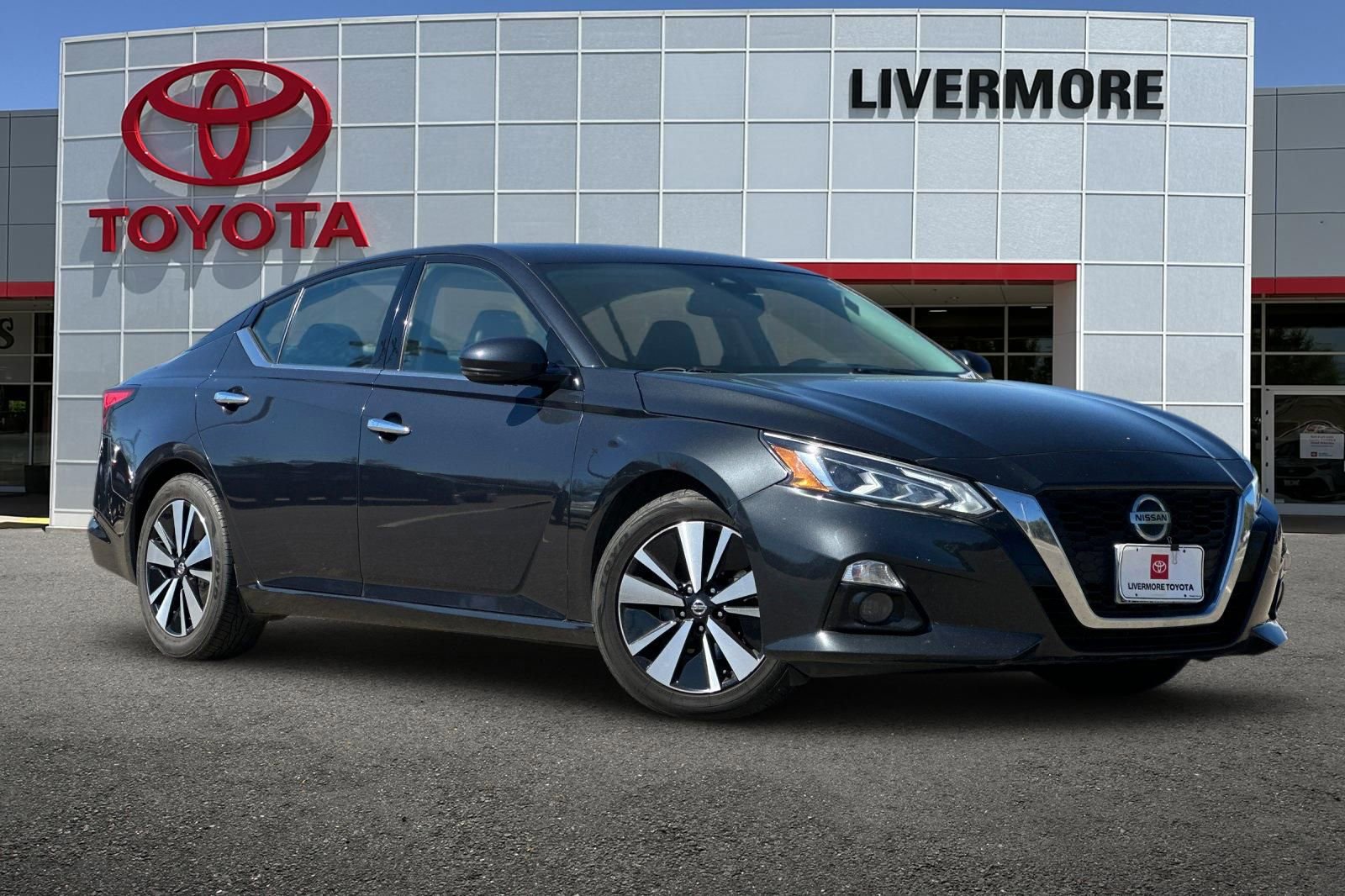 Used 2019 Nissan Altima 2.5 SL FWD image 2